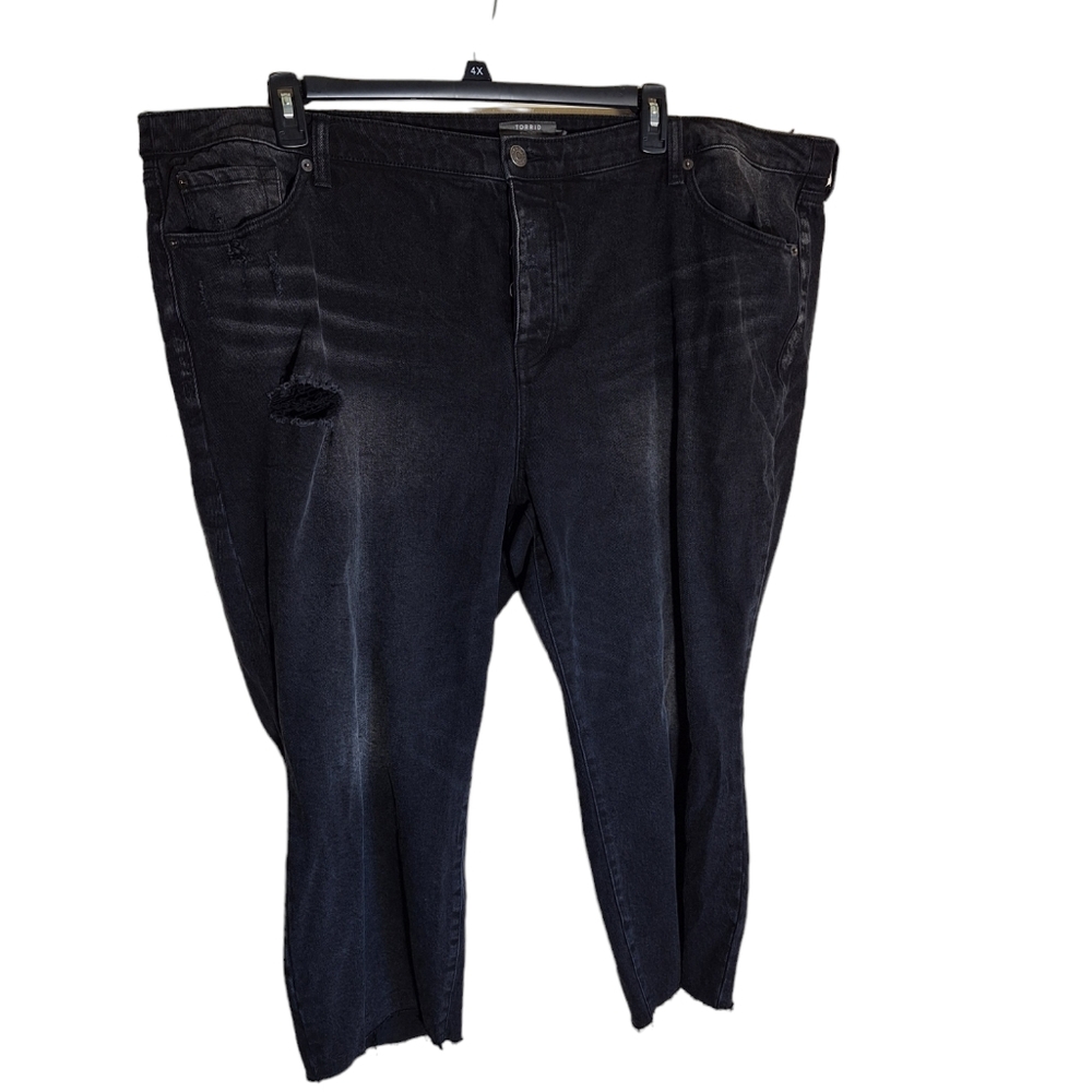 NWT Torrid black crop boyfriend jean Capri 24